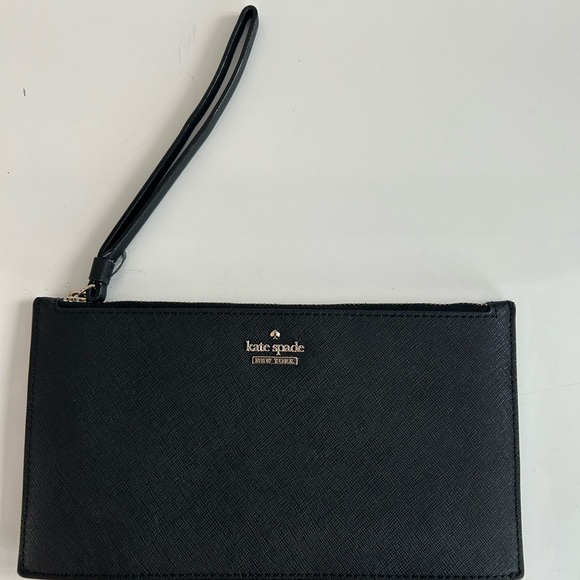 kate spade Handbags - Kate Spade wristlet